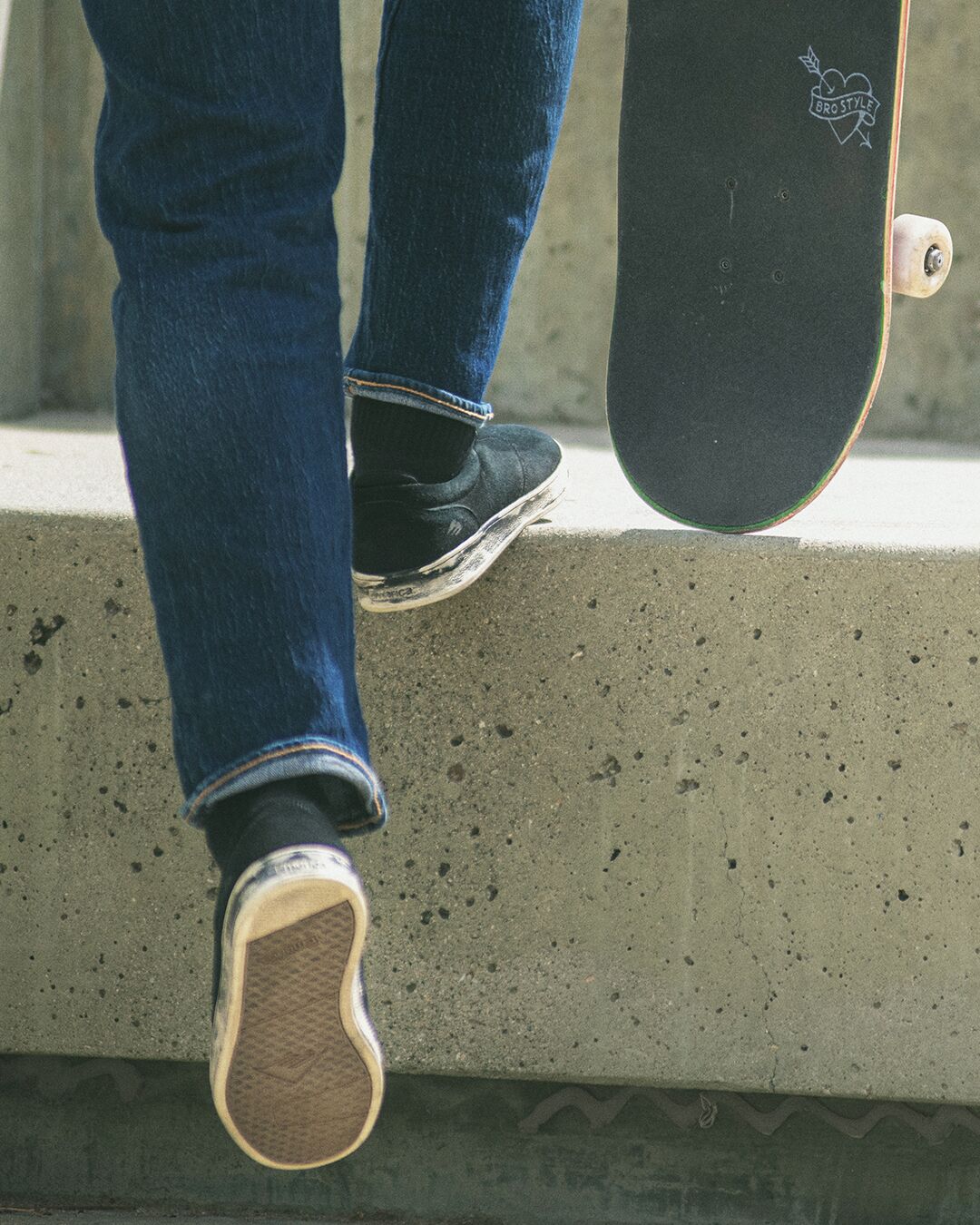 Emerica Mens Romero Skater Black White Gold Shoes